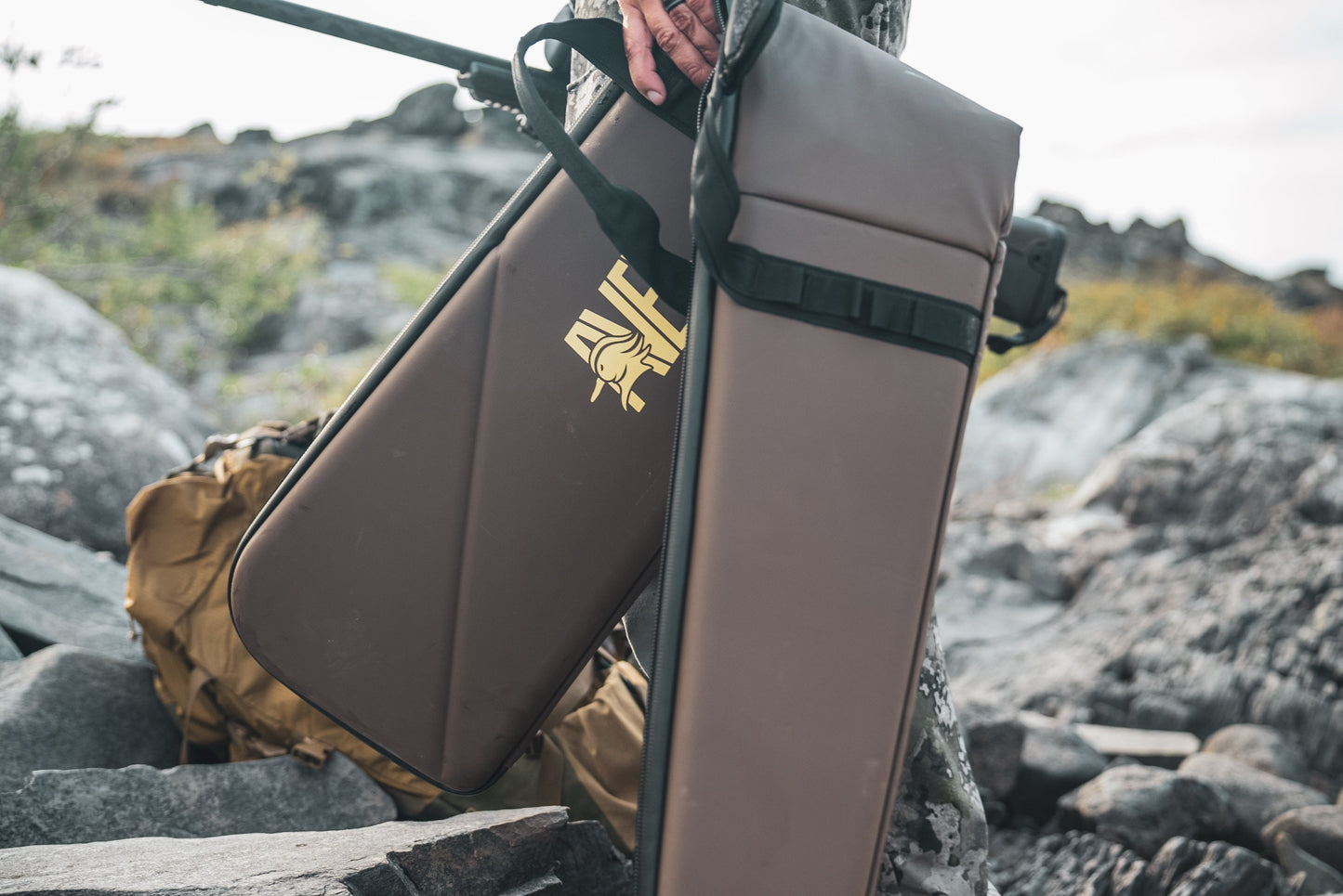 AVES Hybrid Hardshell Floating solid brown best goose hunting space saving travel and blind shotgun case foldable