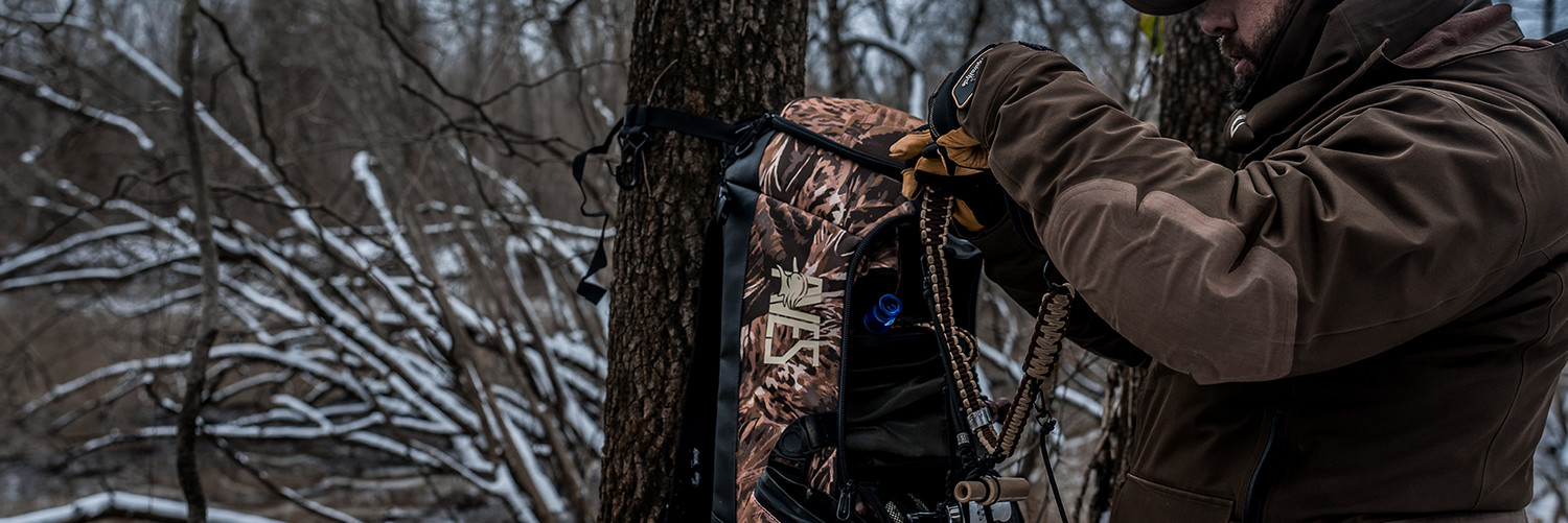 AVES Hybrid Elite Pack refuge camo best  duck hunting  adjustable shelves 40 liter backpack with gun holder tree strap
