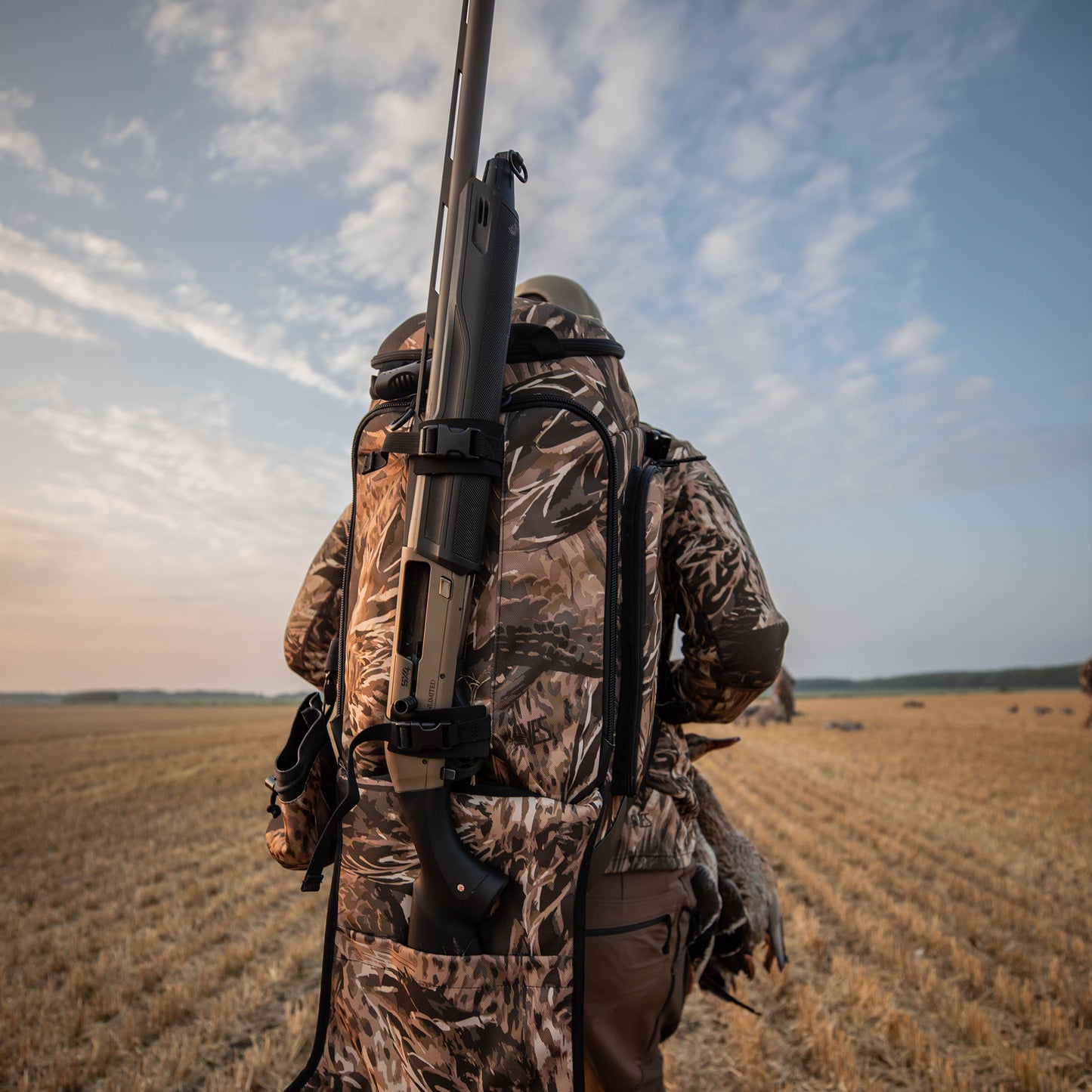 AVES Hybrid Elite Pack refuge camo most organized duck hunting adjustable shelves 40 liter backpack with gun holder strapped gun holder