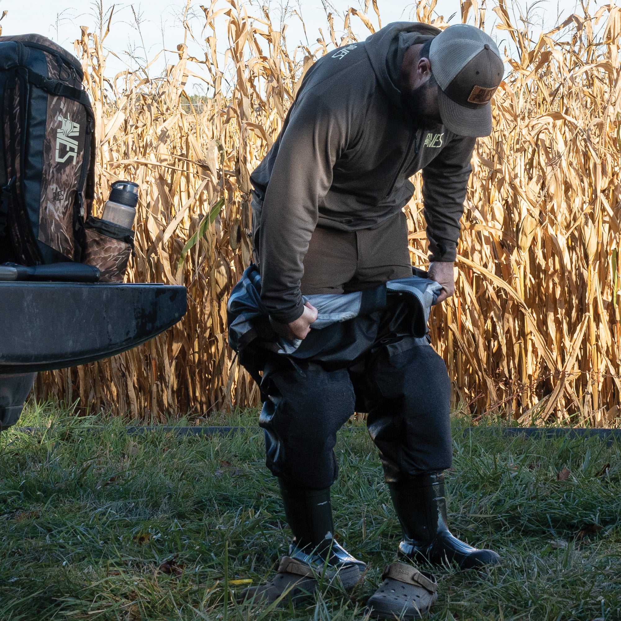 Aves midway 203 hoodie brown top-rated duck hunting light weight all way stretch base layer 
