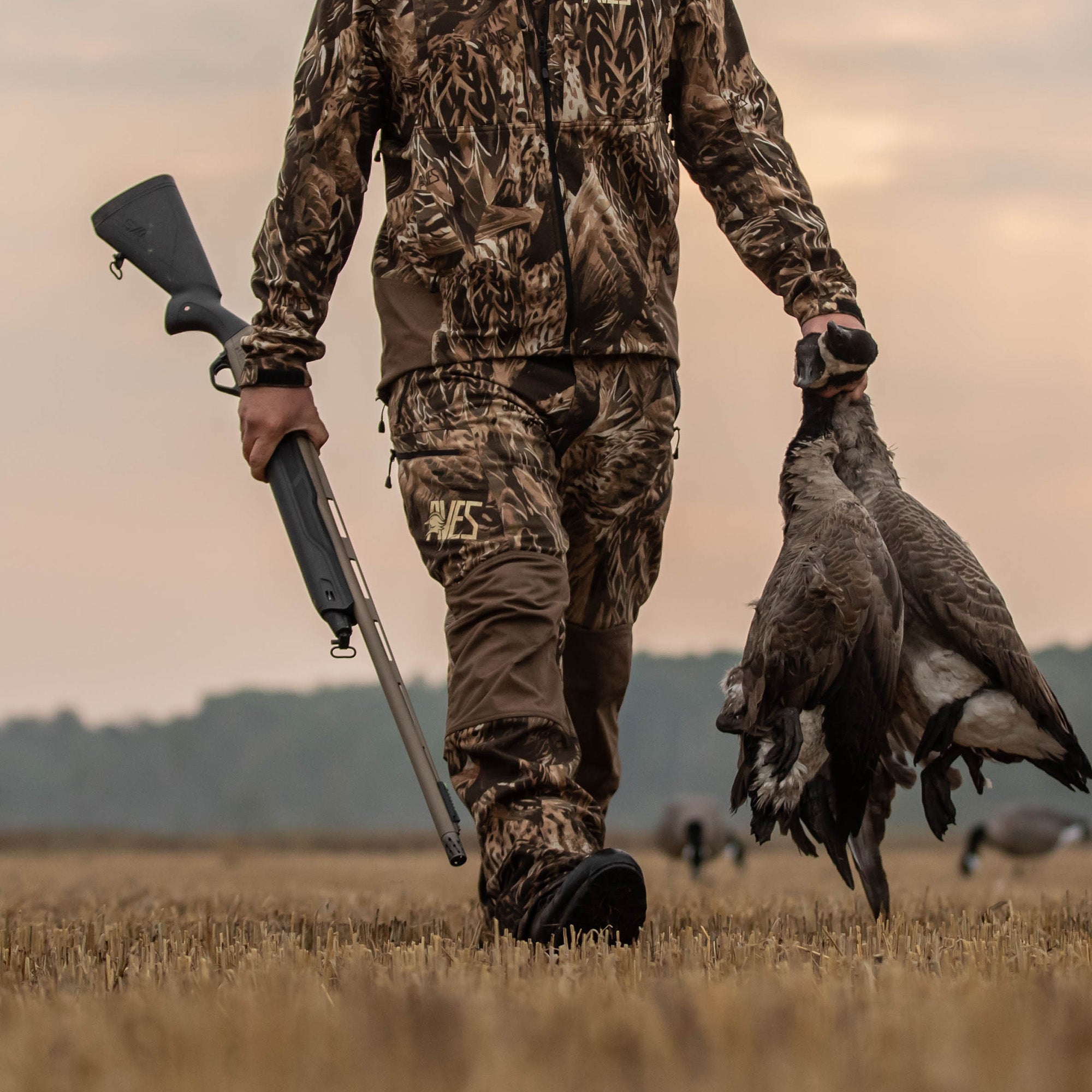 AVES drifter pant camo 5-star goose hunting  mid-weight 4-way stretch outer layer pant reinforced knees 