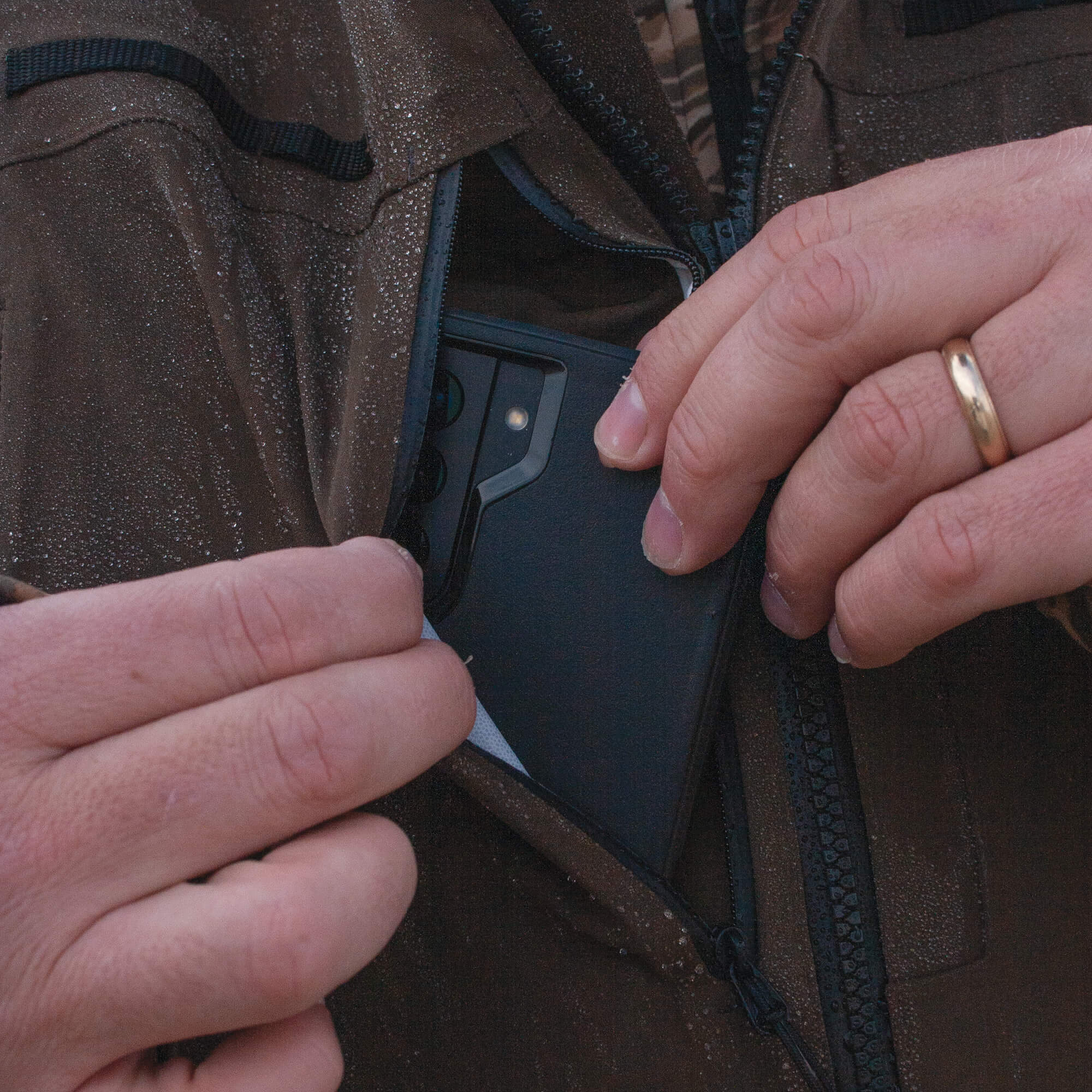 AVES Bering Jacket solid brown top-rated  waterfowl hunting  cold weather waterproof insulated jacket phone pocket