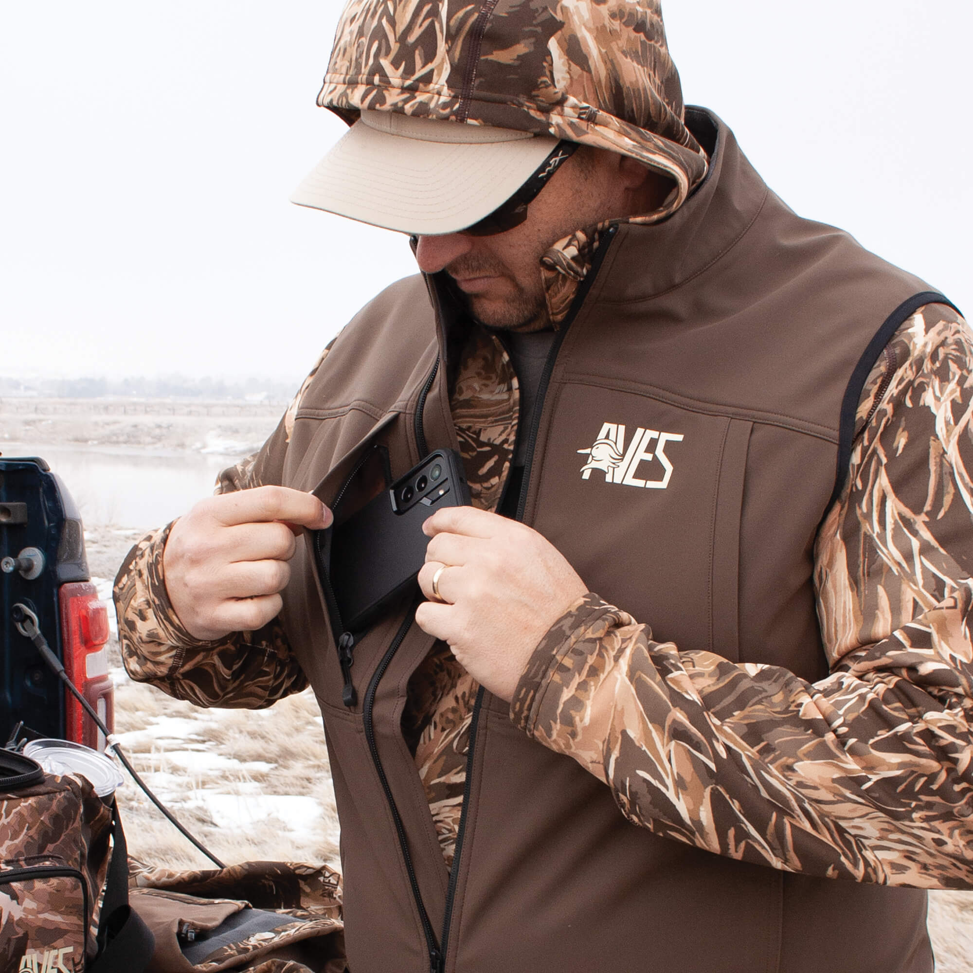 AVES drifter vest solid brown  5-star duck hunting  mid-weight 4-way stretch layering vest phone pocket